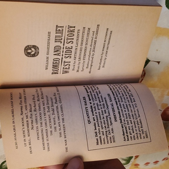 2/$8 🎭 1965 West Side Story Romeo And Juliet paperback book 📚 - Picture 4 of 14